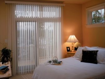 Жалюзи в спальню (75 фото): выбираем на пластиковые окна вертикальные и горизонтальные жалюзи