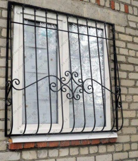 Решетки на окна &mdash; 100 фото готовых решений